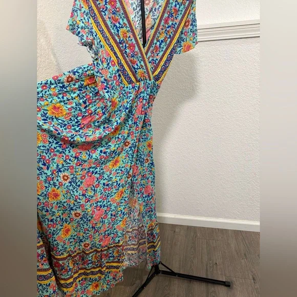 Floral V-Neck Maxi Dress - Picture 4 of 4